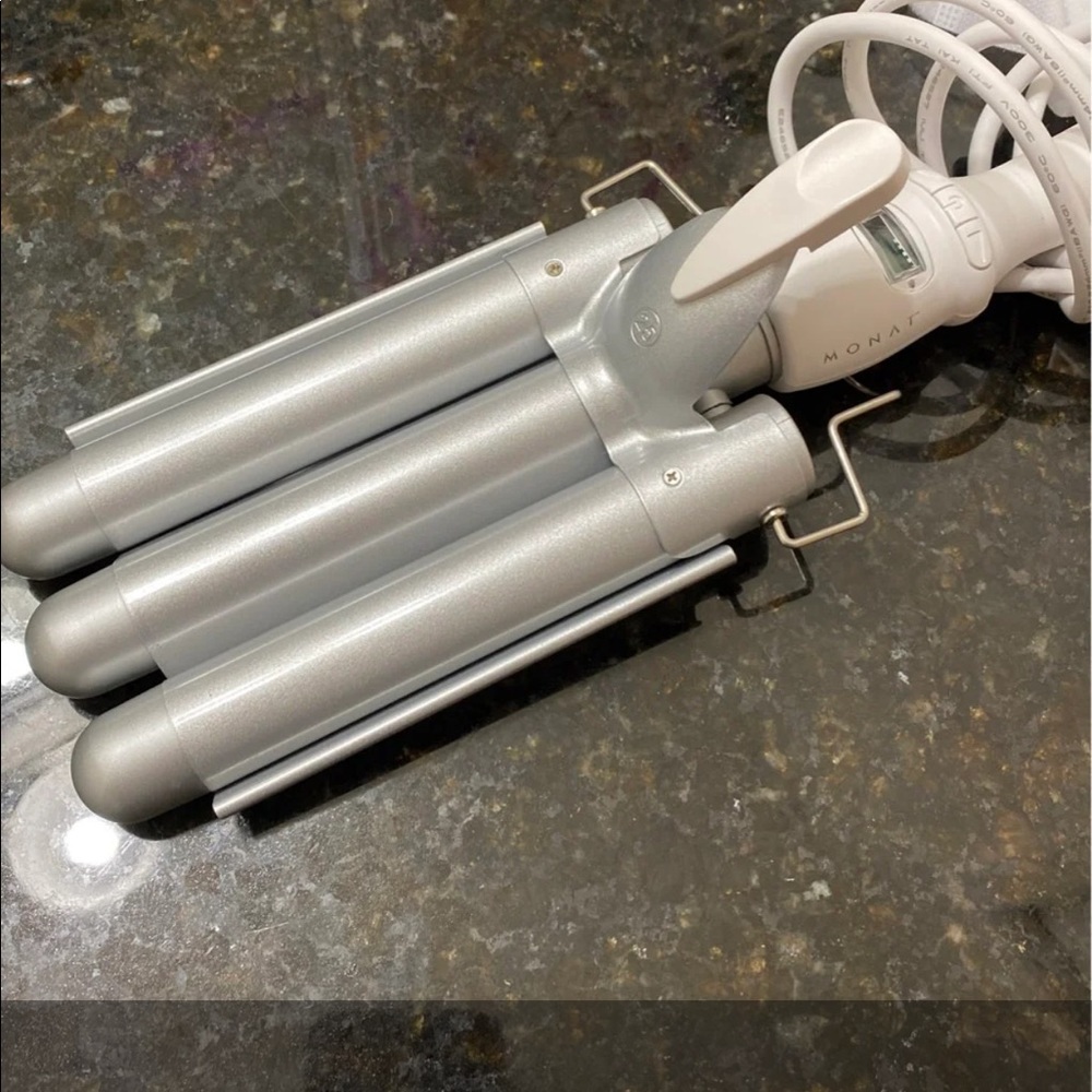 Monat hair waver